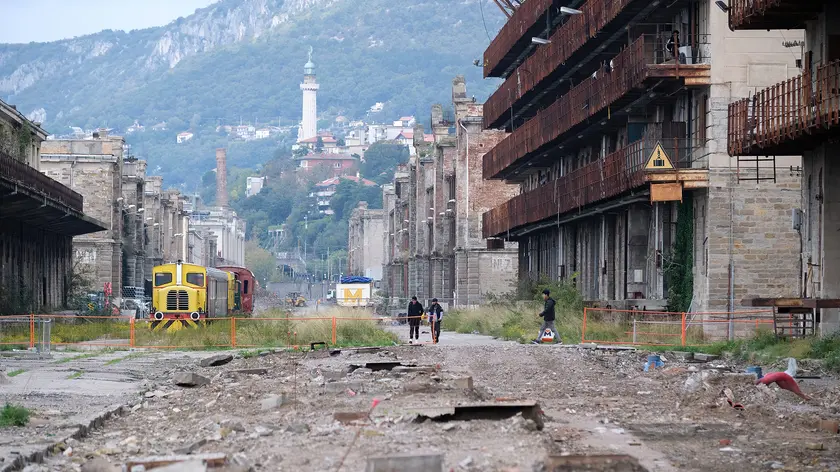 Una veduta sui cantieri in corso per la realizzazione del viale monumentale in Porto Vecchio Foto Silvano