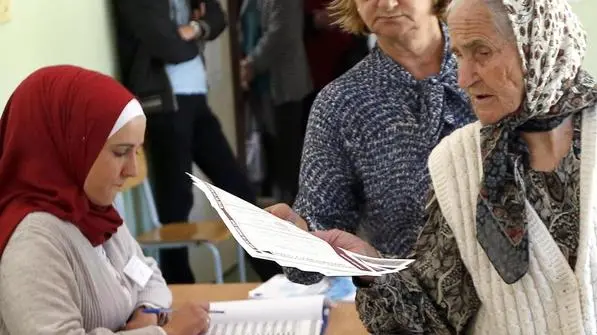 epa07076646 A Bosnian woman casts her vote for the country's general elections in Sarajevo, Bosnia and Herzegovina, 07 October 2018. More than three million Bosnian citizens are expected to vote in the country's general elections. In the eighth elections in Bosnia, 72 political parties and 15 candidates for the three members of the Bosnian Presidency were registered. EPA/FEHIM DEMIR