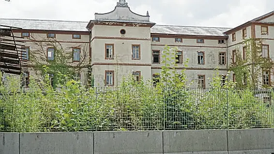 la Del fante, una bruttura alle porte della città