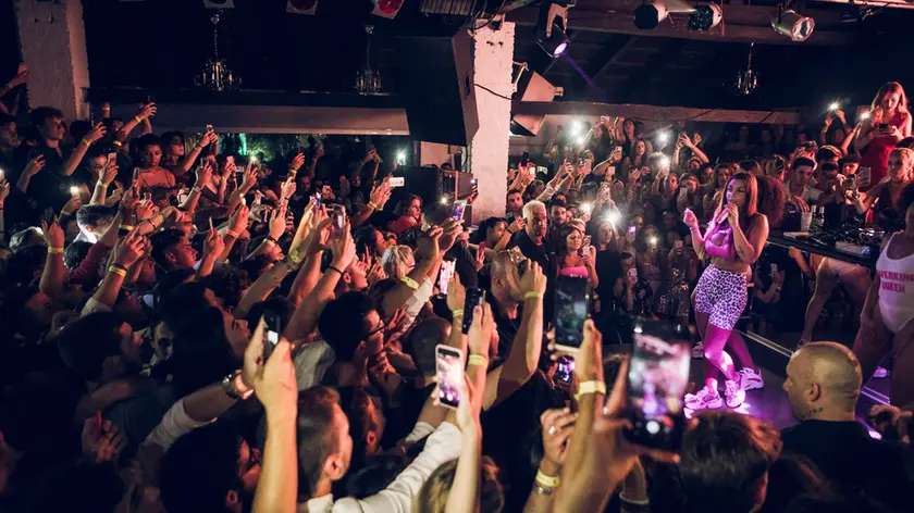 Concerto di Elettra Lamborghini in una discoteca di Lignano. Dall'archivio
