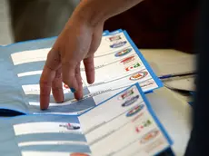 Schede elettorali per le amministrative in un'immagine del 26 maggio scorso. ANSA/ STRINGER