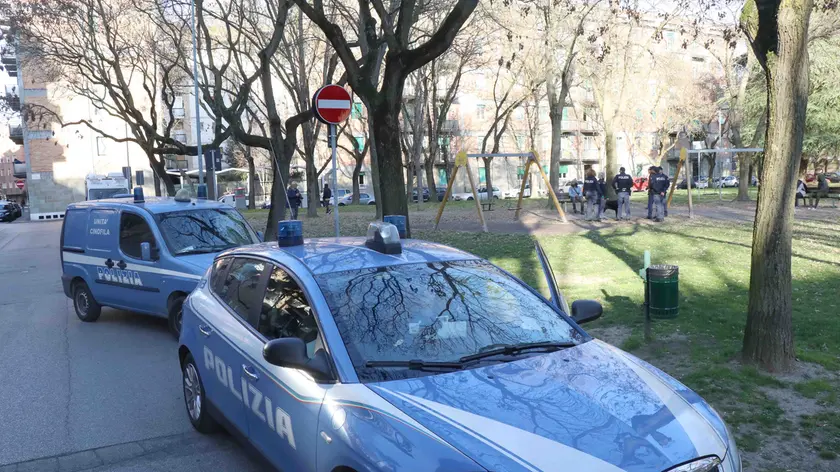 CONTROLLI POLIZIA IN ZONA GAD: UNITAâ€™ CINOFILA AL PARCO DI VIA TICCHIONI