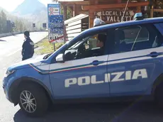 Agenti di polizia presidiano i confini italiani a Claviere, 20 ottobre 2018. ANSA/UFFICIO STAMPA VIMINALE ++ NO SALES, EDITORIAL USE ONLY ++