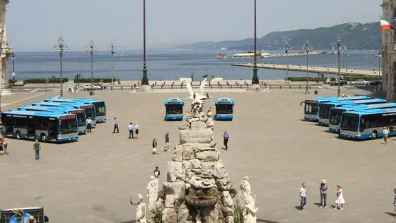 Lasorte Trieste 13/07/11 - Piazza Unità, Presentazione Autobus Trieste Trasporti