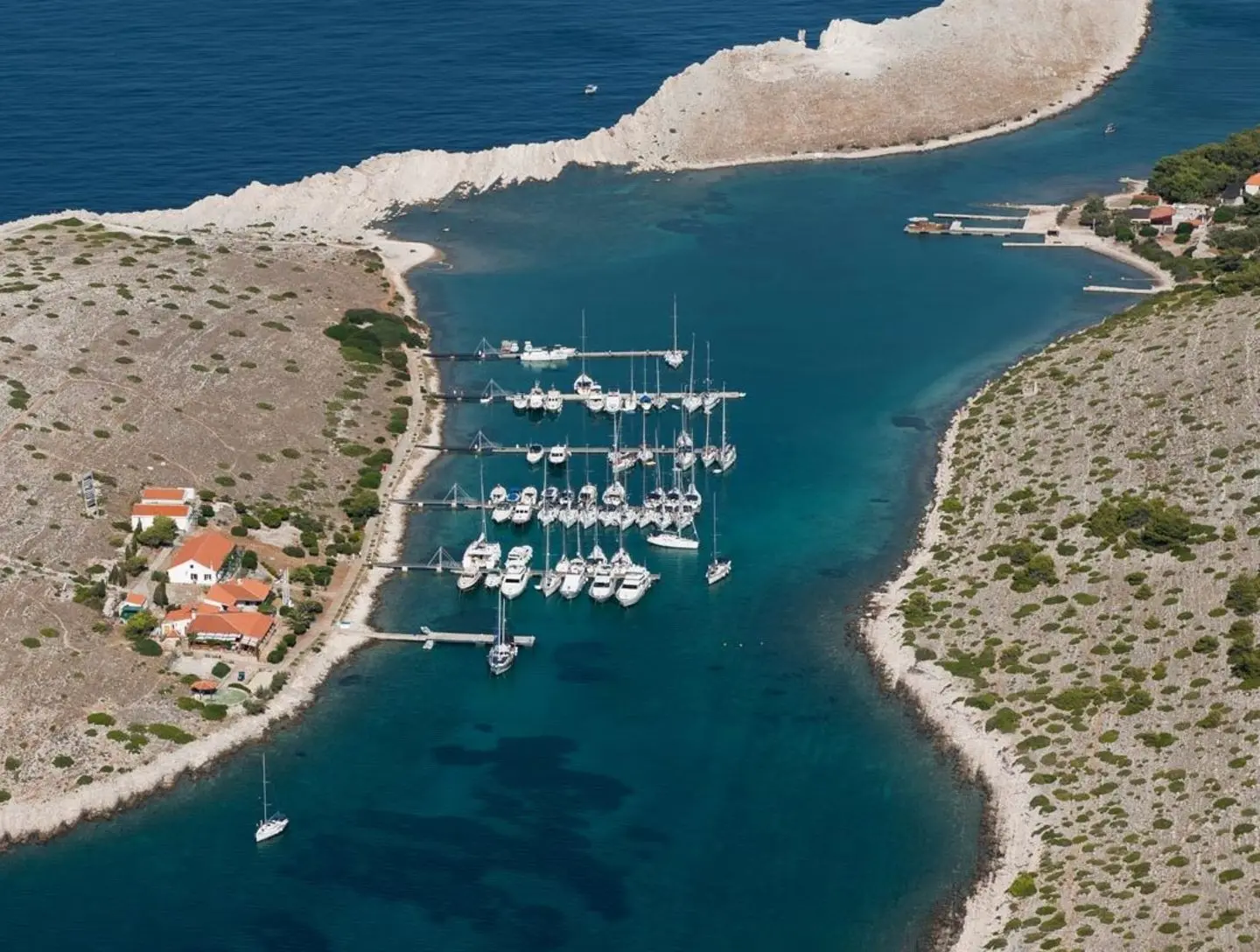 La spettacolare location dell’Aci Marina a Piskera nell’arcipelago delle isole Incoronate. Foto Aci Marina croatia