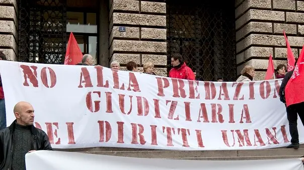 Silvano Trieste 15/12/2012 Manifestazione TLT dvanti e all' interno del Tribunale di Trieste