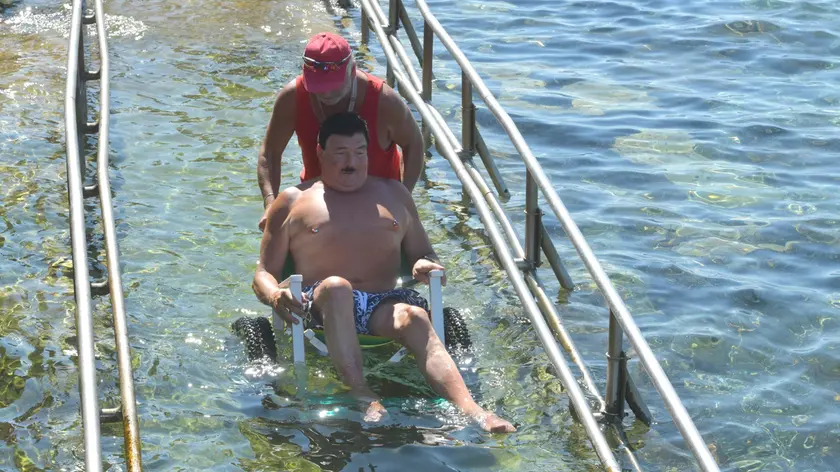 La sedie per disabili presentata a Barcola