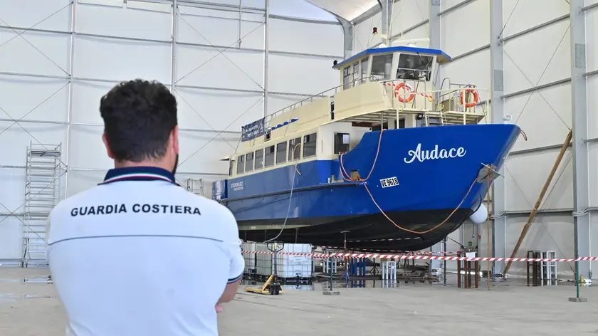 La motonave sotto esame a San Giorgio di Nogaro (Petrussi)