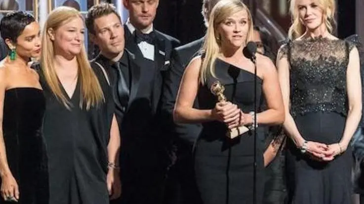 Reese Witherspoon con il cast di Big Little Lies, premiata come Migliore miniserie o film per la tv (EPA/HFPA / ANSA)