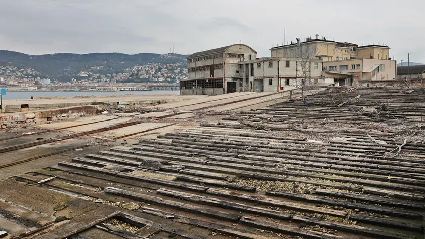 L'area ex Cartubi, vicino alla Lanterna, dove è prevista la costruzione del Parco del mare, anche noto come Nautaverso. (Foto Lasorte)