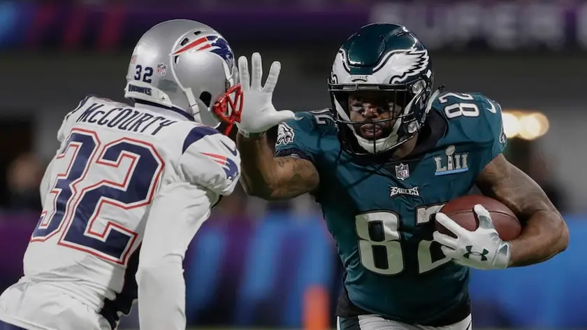 Torrey Smith dei Philadelphia Eagles e Devin McCourty dei New England Patriots al Super Bowl – Minneapolis, 4 febbraio 2018.(AP Photo/Chris O'Meara)