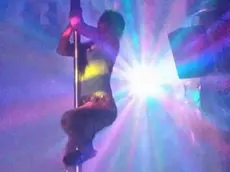 Una foto di archivio di una ballerina di lap dance