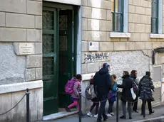 Lasorte Trieste 19/11/18 - Via Tigor, Scuola Sauro, Bambini escono da scuola per mancanza riscaldamento