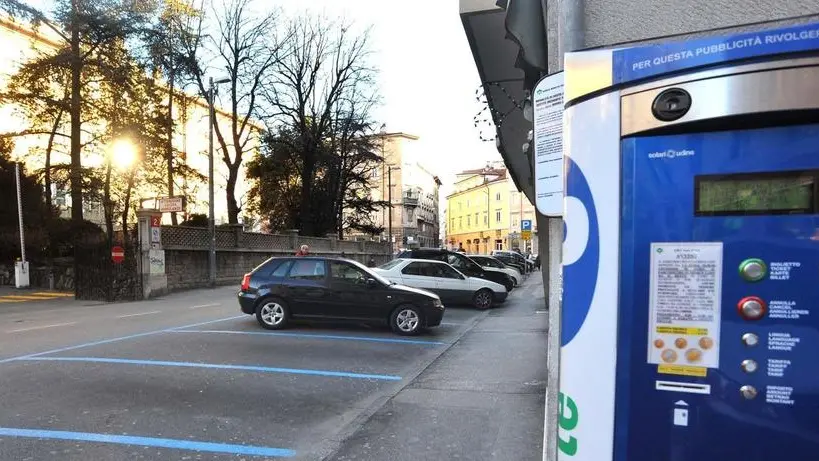 FOTO BRUNI TRIESTE 10 01 09 PARCHEGGIO PIAZZA OSPEDALE