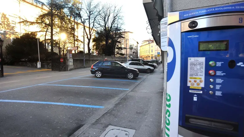 Parcheggi a pamento nel centro cittadino