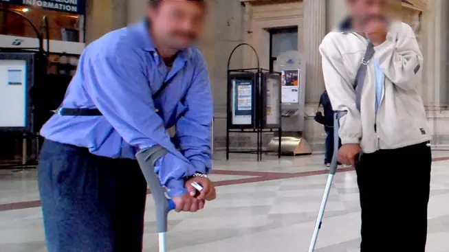 Foto BRUNI TRieste 06.09.12 Mendicanti in stazione