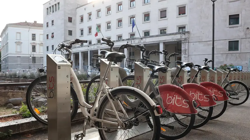 Una stazione di bike sharing a Trieste