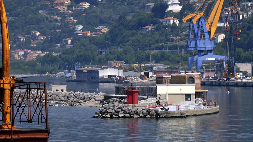 Foto BRUNI Trieste 12 05 2011 Lavori tra Molo Garibaldi e Staz marittima-Antica Diga Trieste