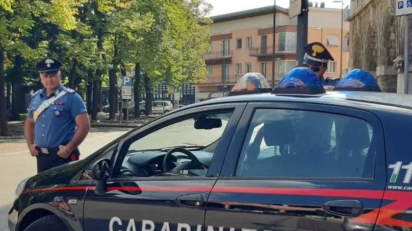 Carabinieri in piazza Indipendenza