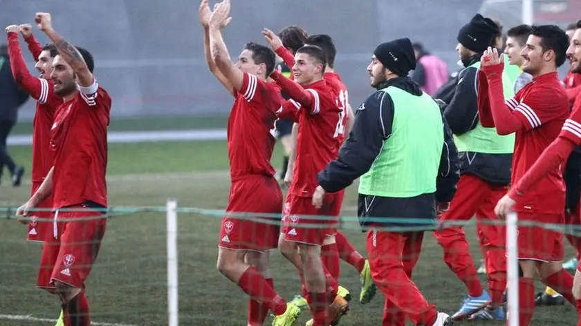 I giocatori della Triestina al termine di un incontro dello scorso campionato