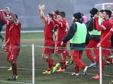 I giocatori della Triestina al termine di un incontro dello scorso campionato