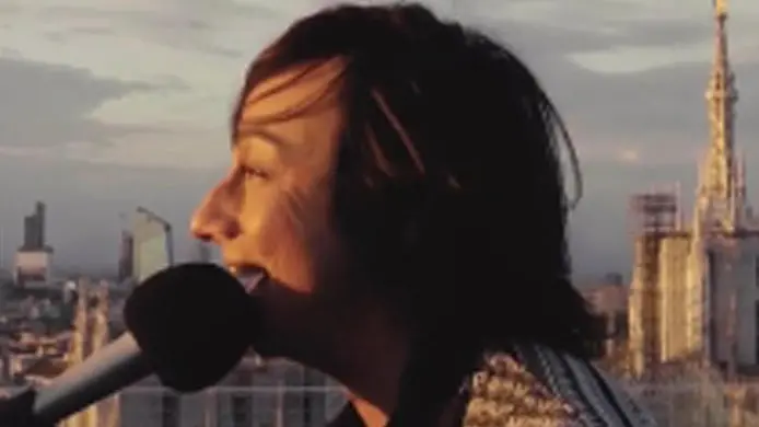 Un frame tratto da Raitre che mostra Gianna Nannini durante il Concertone del Primo Maggio, 01 maggio 2020. Alle 20, su Raitre e in contemporanea su Radio2, Ambra Angiolini - per il terzo anno consecutivo alla guida della manifestazione - ha dato il via al Concertone del Primo Maggio da piazza San Giovanni a Roma desolatamente vuota, prima di spostarsi al Teatro delle Vittorie dove condurrà la serata. ANSA / Frame tratto da Raitre +++ ANSA PROVIDES ACCESS TO THIS HANDOUT PHOTO TO BE USED SOLELY TO ILLUSTRATE NEWS REPORTING OR COMMENTARY ON THE FACTS OR EVENTS DEPICTED IN THIS IMAGE; NO ARCHIVING; NO LICENSING +++