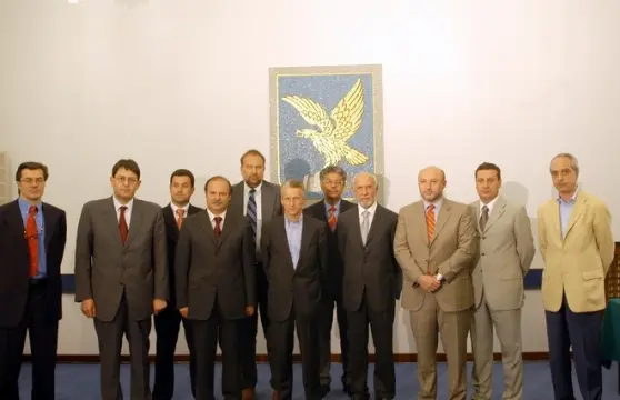 La giunta regionale di Riccardo Illy, 2003-2008. Da sinistra: Beltrame, Sonego, Iacop, Moretton, Cosolini, il presidente Illy, Antonaz, Antonucci, Bertossi, Marsilio e Pecol Cominotto