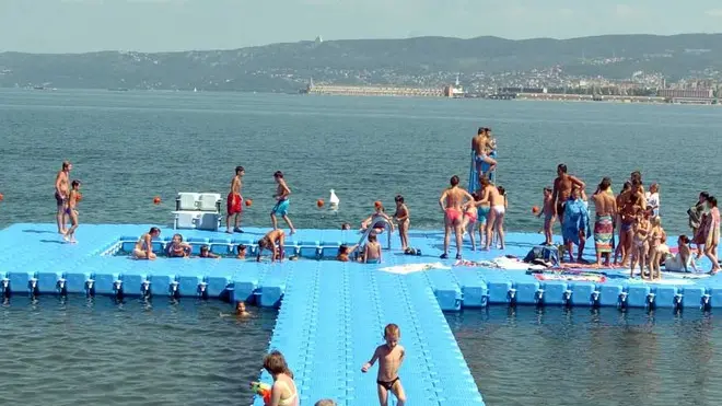 Foto BRUNI Trieste 30 07 04 La nuova piattaforma di Muggia