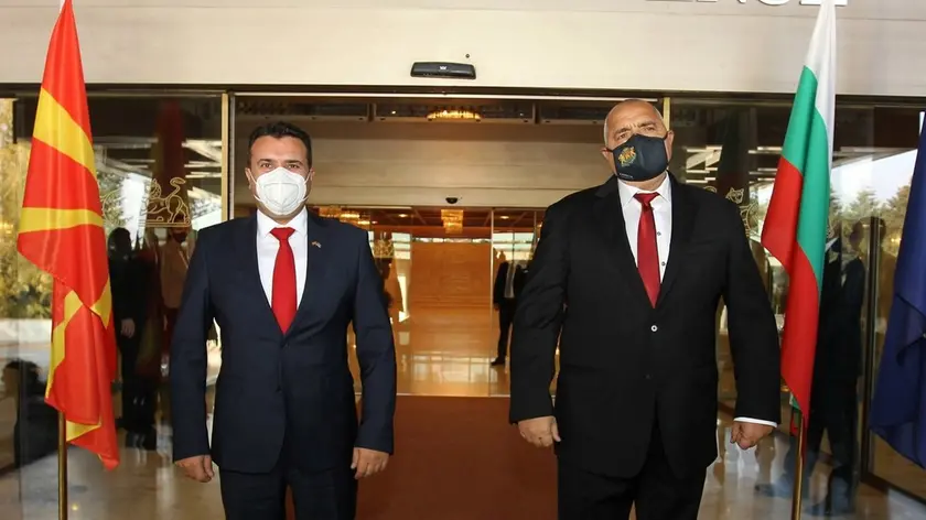 Il premier macedone Zaev (sin.) e quello bulgaro Borissov al vertice di Sofia. Foto governo bulgaro