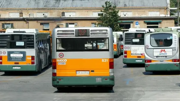 Lasorte Trieste 06 07 04 - Sciopero Autobus - Deposito Broletto