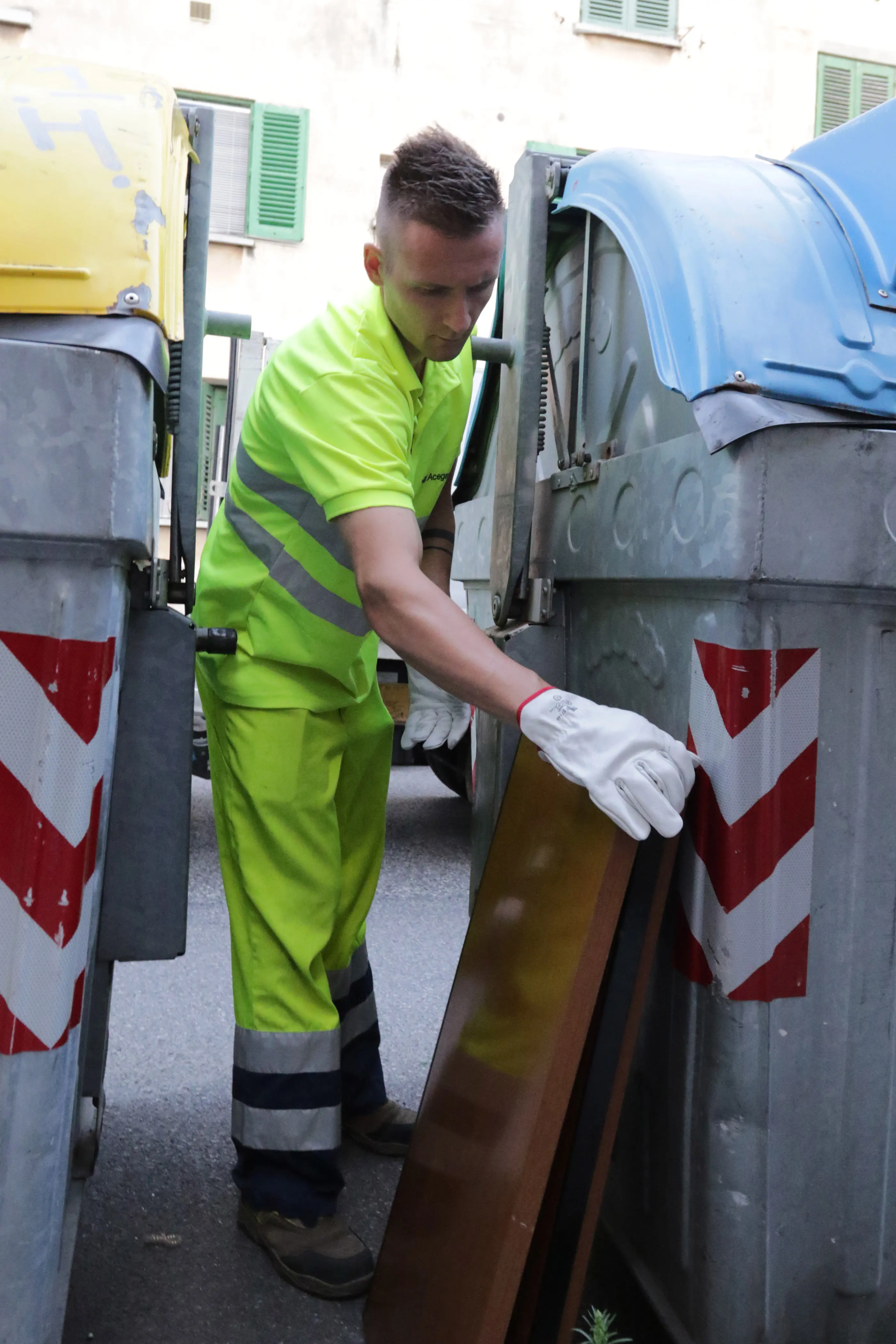 Lasorte Trieste 25/07/19 - AcegasAps, Raccolta Rifiuti Ingombranti Lasciati in Strada, Via Zorutti