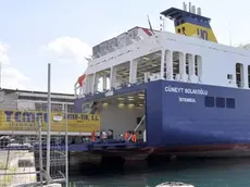 Foto BRUNI Trieste 25 05 2011 Sciopero dei portuali:alla Parisi si scarica la nave