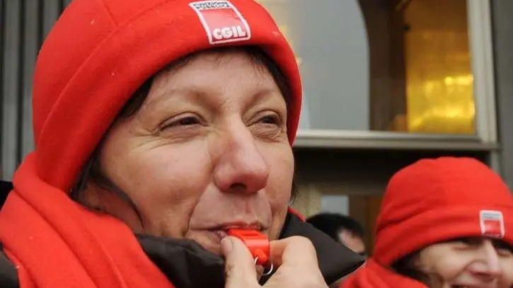 Una protesta del pubblico impiego sotto la Regione in una foto d’archivio