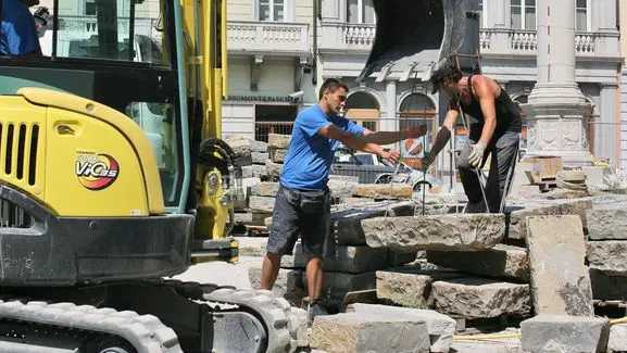 Lasorte Trieste 22/07/10 - Piazza della Borsa, Lavori Pavimentazione Masegno