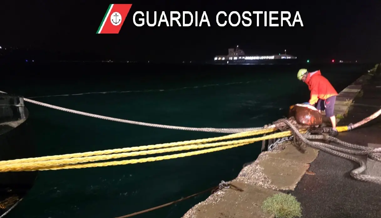 Rinforzo degli ormeggi alle navi in Porto nuovo