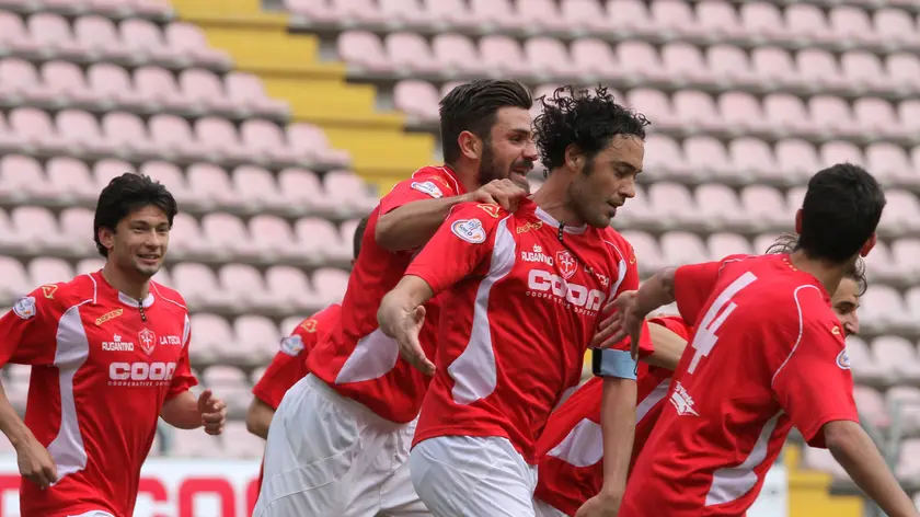 I giocatori della Triestina aspettano il saldo