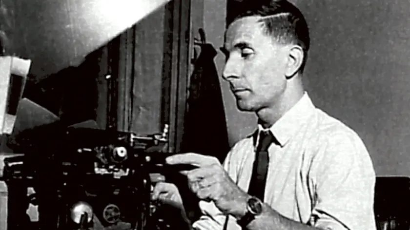 Dino Buzzati al lavoro. La novella “Trieste” pubblicata nel 1950 divenne bandiera dell’italianità a rischio nella città contesa allora governata dagli anglo-americani