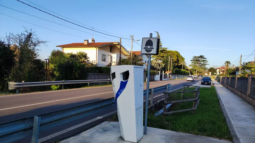 L’autovelox di Pieris, disarmato come altri dalla Cassazione. Foto Bonaventura