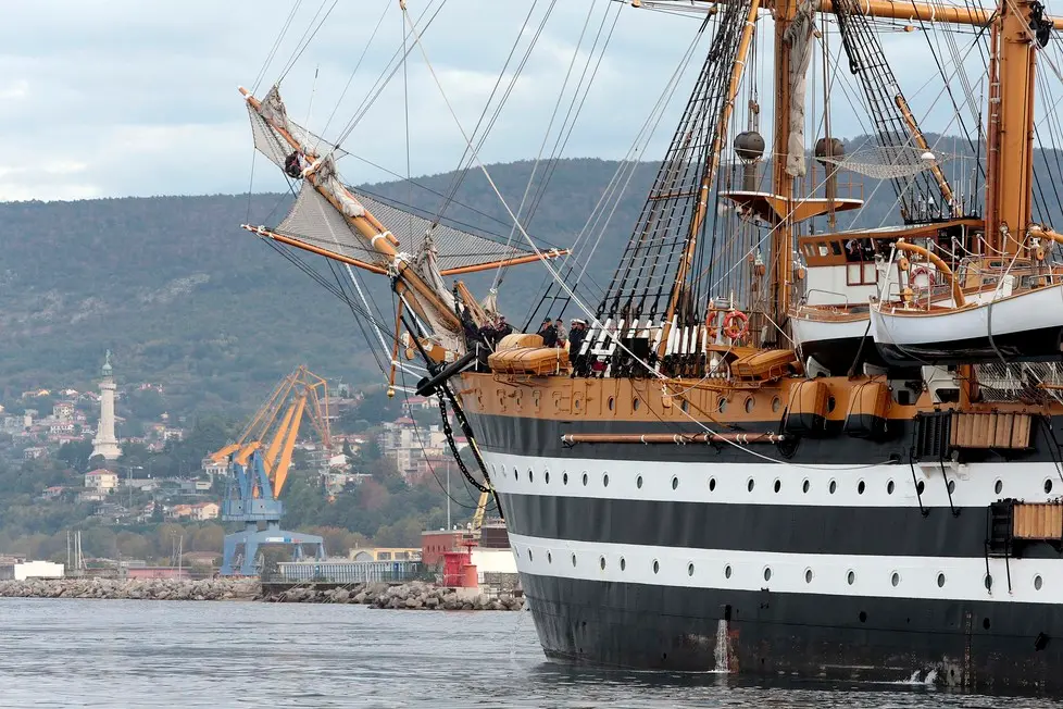Silvano Trieste 2018-10-08 L'arrivo di Nave Vespucci