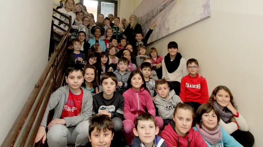 Bonaventura Monfalcone-10.12.2015 Dono di due quadri del pittore Delutti alla scuola elementare-San Canzian d'Isonzo-foto di Katia Bonaventura