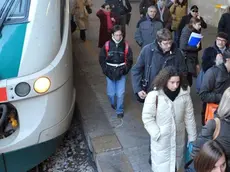 Pendolari in arrivo alla stazione centrale di Trieste