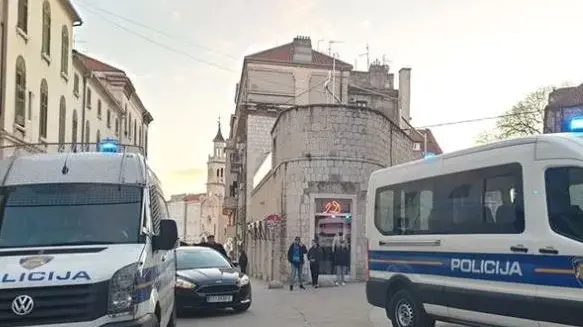 Mezzi della polizia a Spalato dove è avvenuta la sanguinosa sparatoria