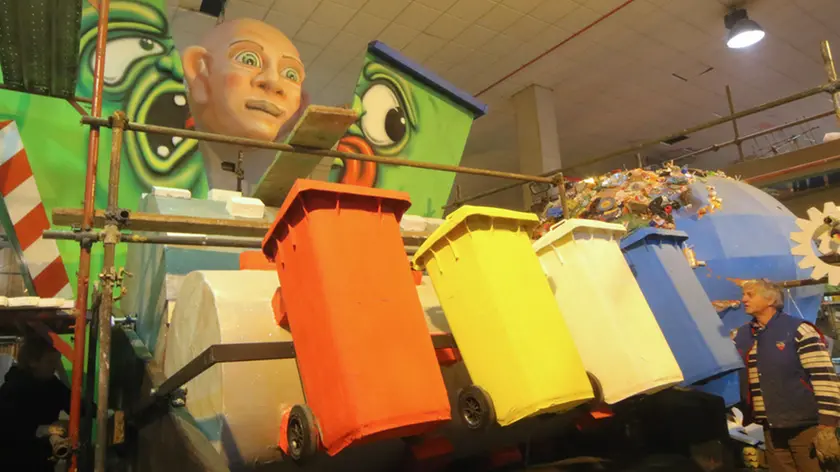 Lasorte Trieste 13/02/17 - Muggia, Allestomento, Lavori, Carri di Carnevale, Compagnia Mandrioi, Un Mondo de Scovaze