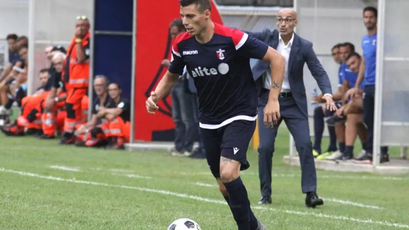 Alessio Di Massimo in azione con la maglia della Sambenedettese