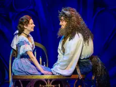 Una scena dello spettacolo "Disney's Beauty and The Beast"