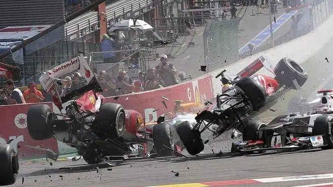 British Formula One driver Lewis Hamilton (R) of McLaren Mercedes and Spanish Formula One driver Fernando Alonso (L) of Scuderia Ferrari crash during the start of the 2012 Belgium Formula One Grand Prix at the Spa-Francorchamps race track near Francorchamps, Belgium, 02 September 2012. ANSA/VALDRIN XHEMAJ