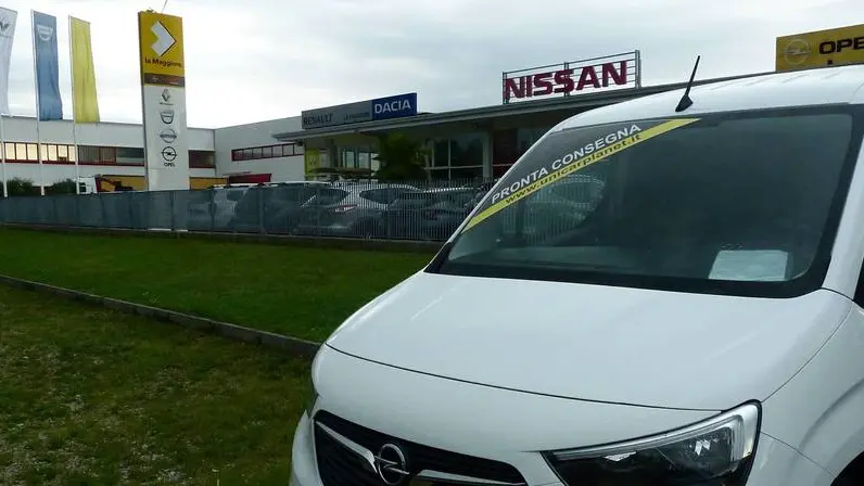 Bumbaca Gorizia 02_08_2019 Concessionaria auto la Maggiore Renault Opel Nissan © Fotografia di Pierluigi Bumbaca