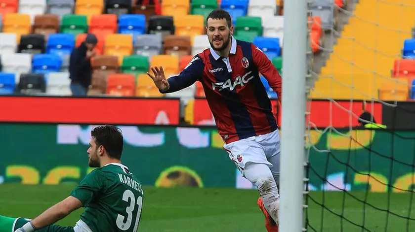 Bologna's Mattia Destro jubilates after scoring the goal during the Italian Serie A soccer match Udinese Calcio vs Bologna FC at Friuli stadium in Udine, Italy, 14 February 2016. ANSA/LANCIA