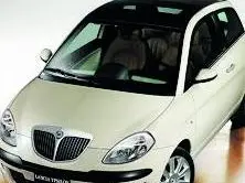 20040204 - ROMA - ECO : AUTO: IMMATRICOLAZIONI GENNAIO, LA TOP TEN DEI MODELLI. La Lancia Ypsilon in un' immagine d' archivio. Anche a gennaio, nella 'top ten' dei modelli piu' venduti in Italia, Fiat si aggiudica le prime due postazioni, con la conferma di Punto e della Nuova Panda rispettivamente al primo ed al secondo posto. Il terzo posto, invece, e' occupato dalla Lancia Ypsilon. ARCHIVIO / ANSA / PAL........