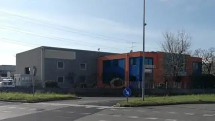 Il capannone di via Chico Mendes a Monfalcone